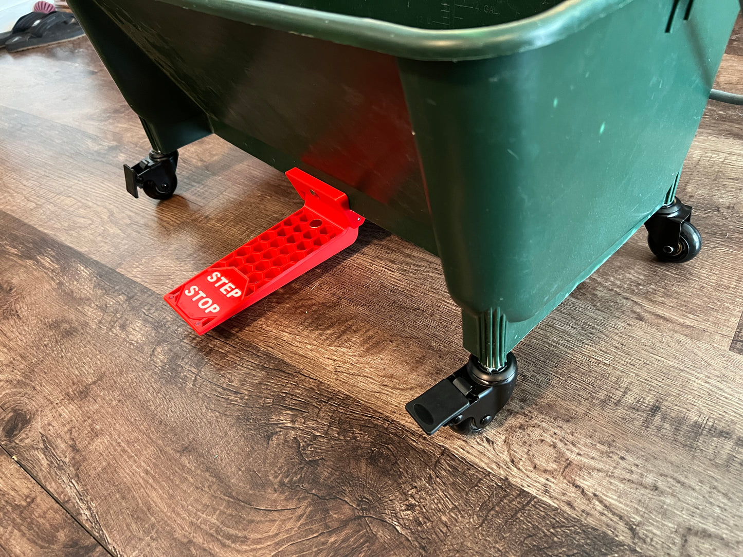 Step Stop with brakes for Wooster 18” Wide Boy™️ Bucket